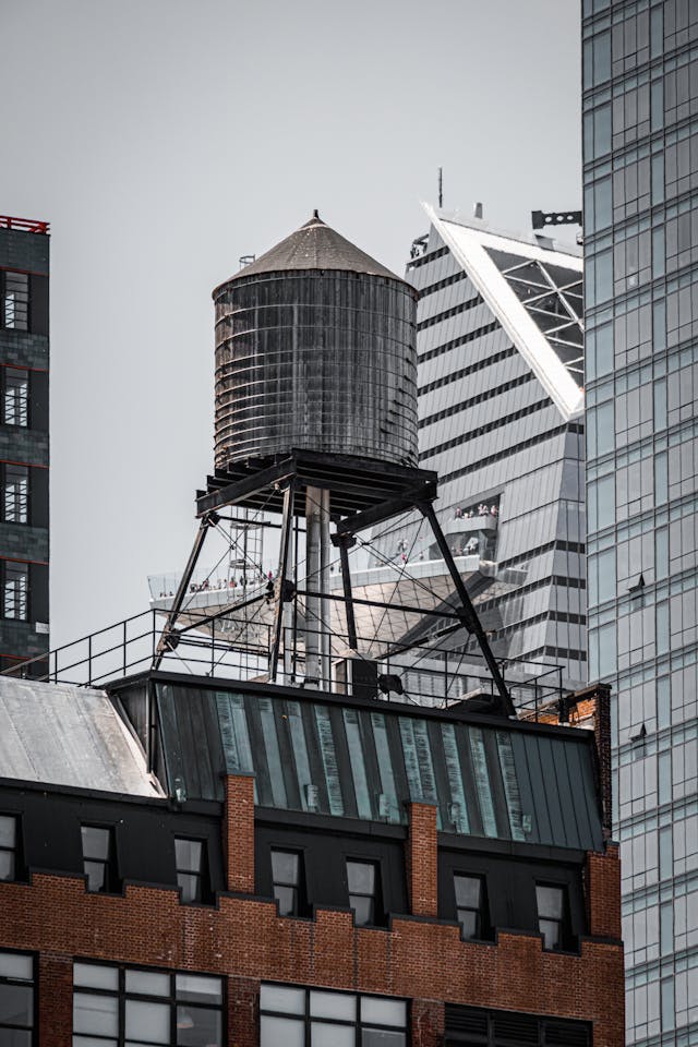 Roof tank